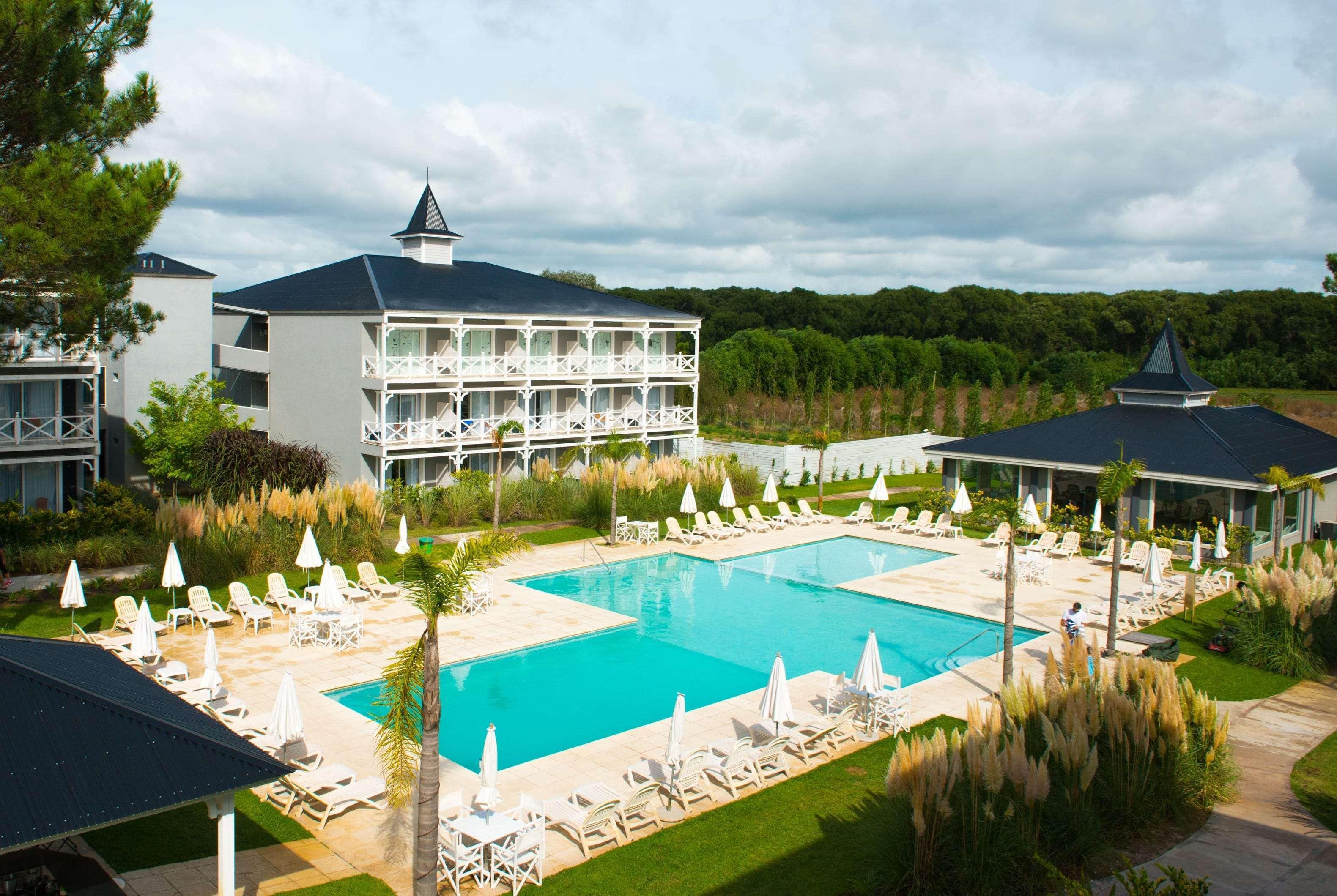 Howard Johnson & Convention Center Madariaga - Hotel Cariló