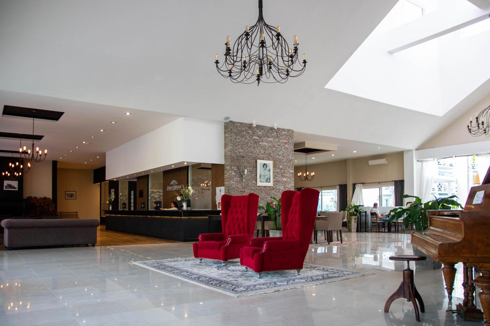 Howard Johnson & Convention Center Madariaga - Hotel