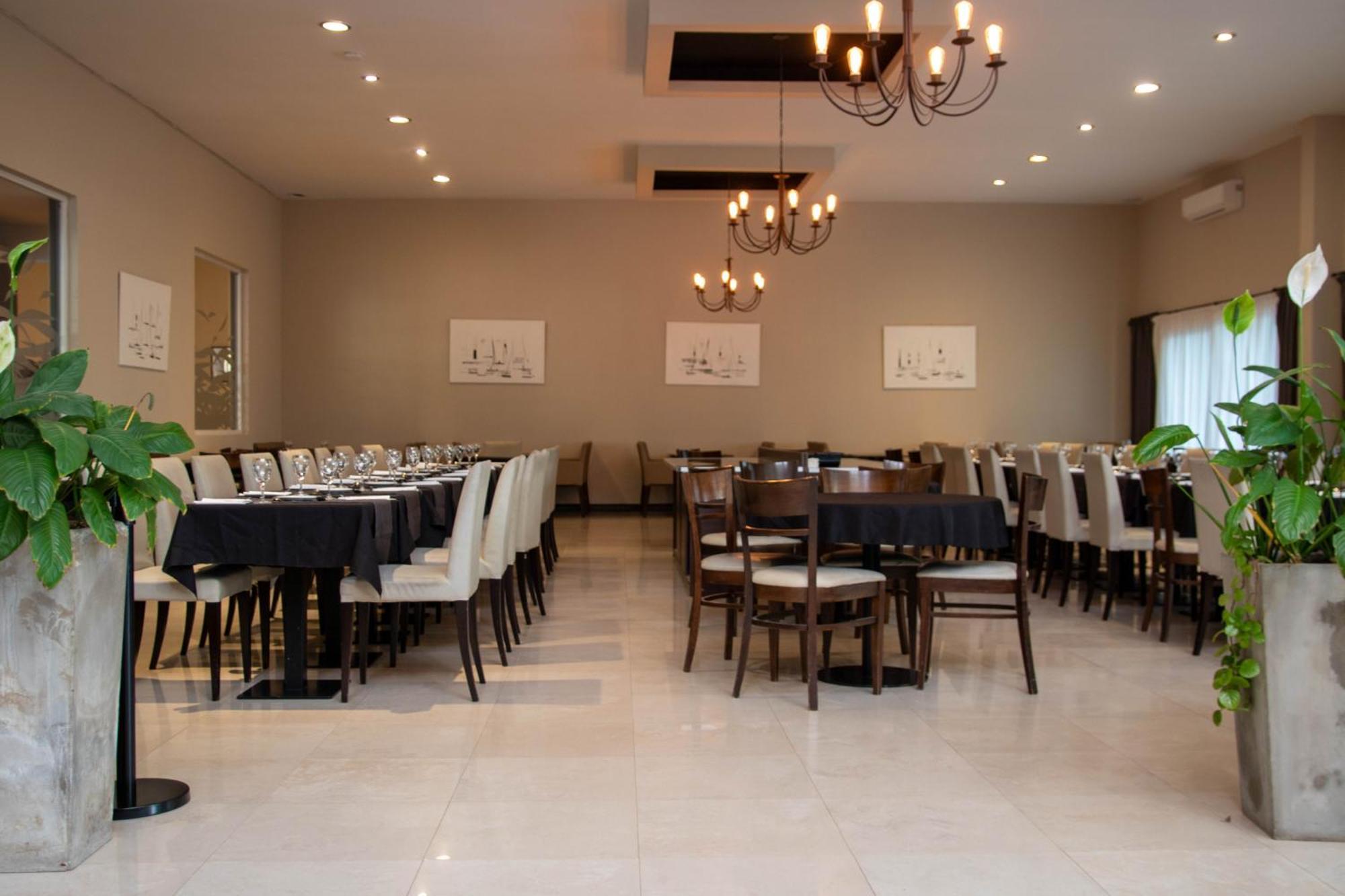Howard Johnson & Convention Center Madariaga -