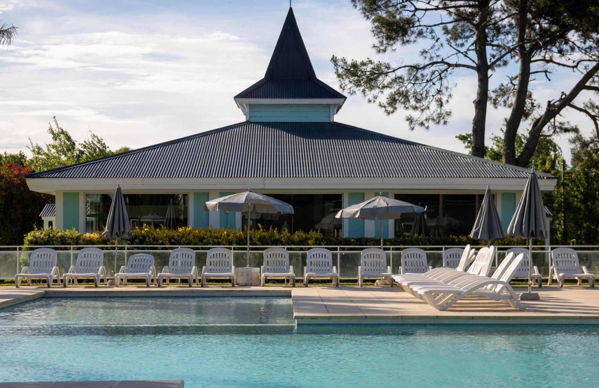 Hotel Howard Johnson & Convention Center Madariaga - 4*