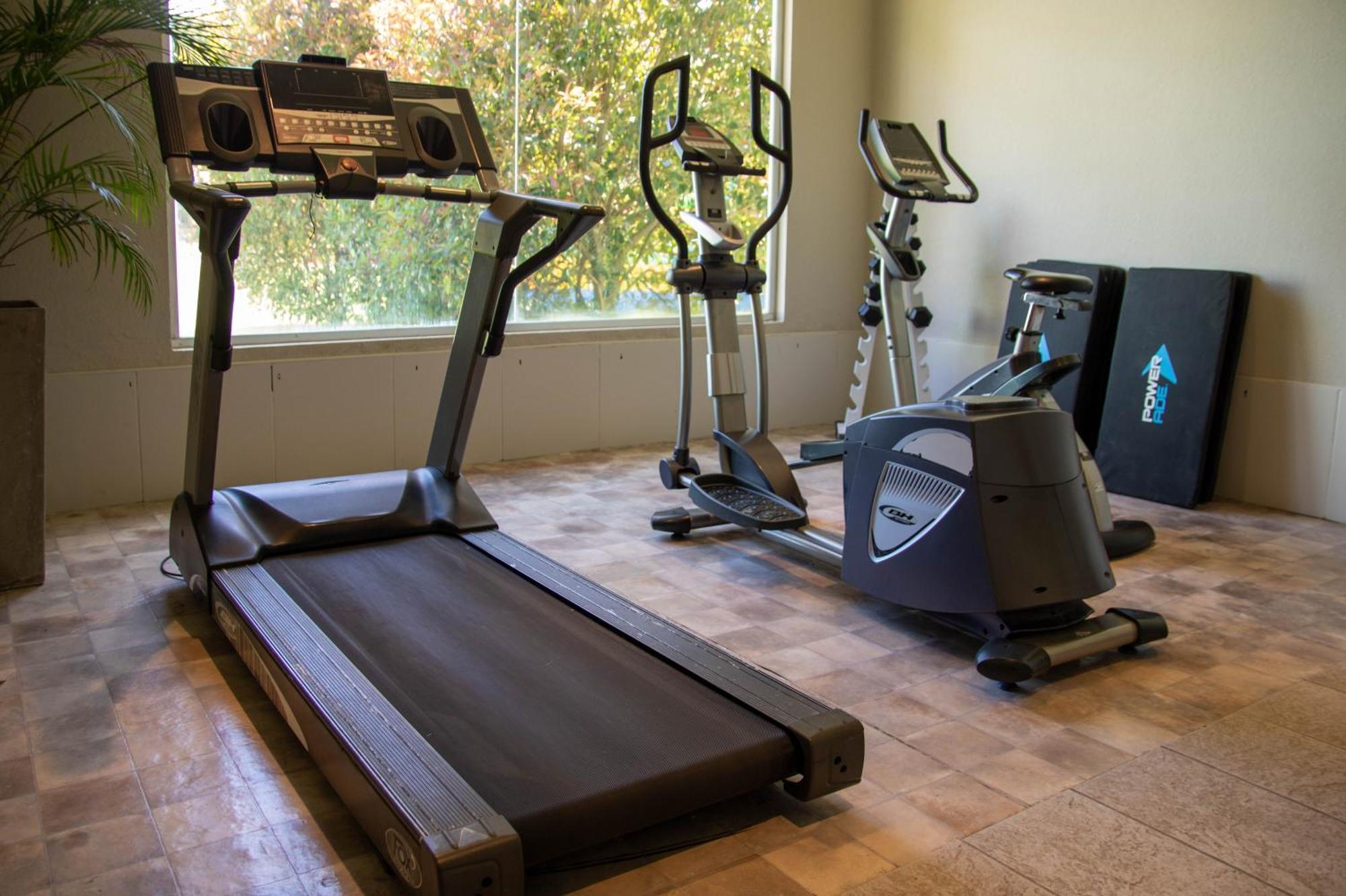 Howard Johnson & Convention Center Madariaga -
