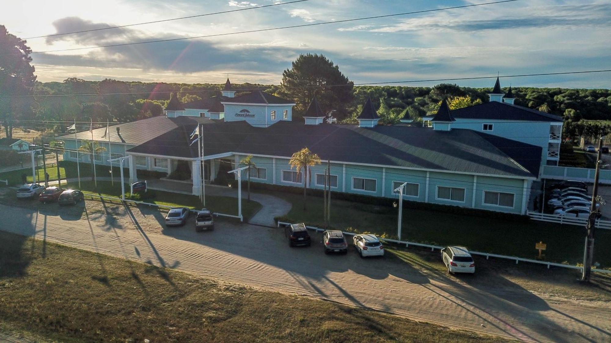 Howard Johnson & Convention Center Madariaga - Hotel Cariló